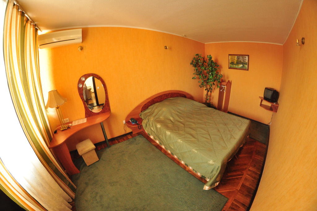 Tourist Hotel Kharkiv Ruang foto