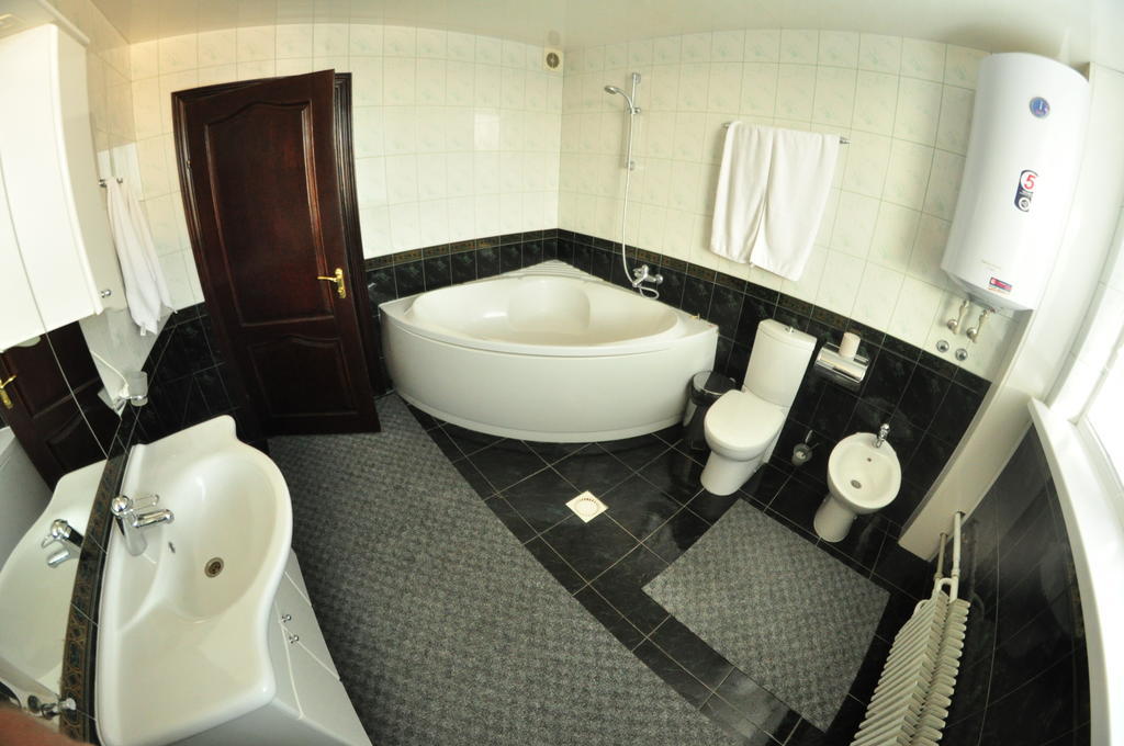 Tourist Hotel Kharkiv Ruang foto