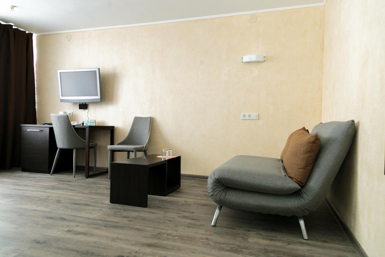 Tourist Hotel Kharkiv Bagian luar foto