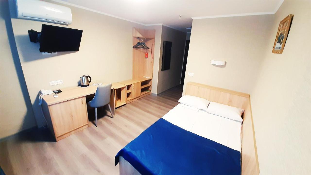Tourist Hotel Kharkiv Bagian luar foto