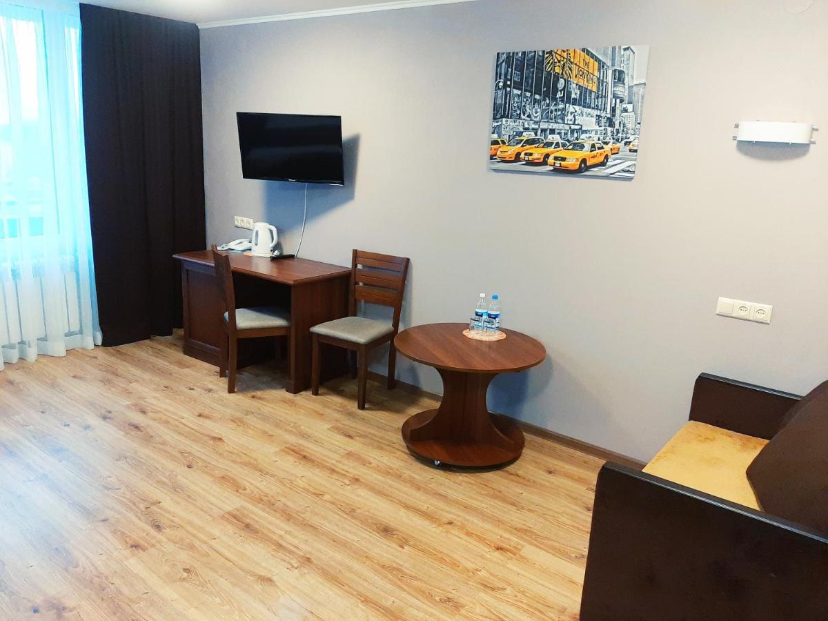 Tourist Hotel Kharkiv Bagian luar foto