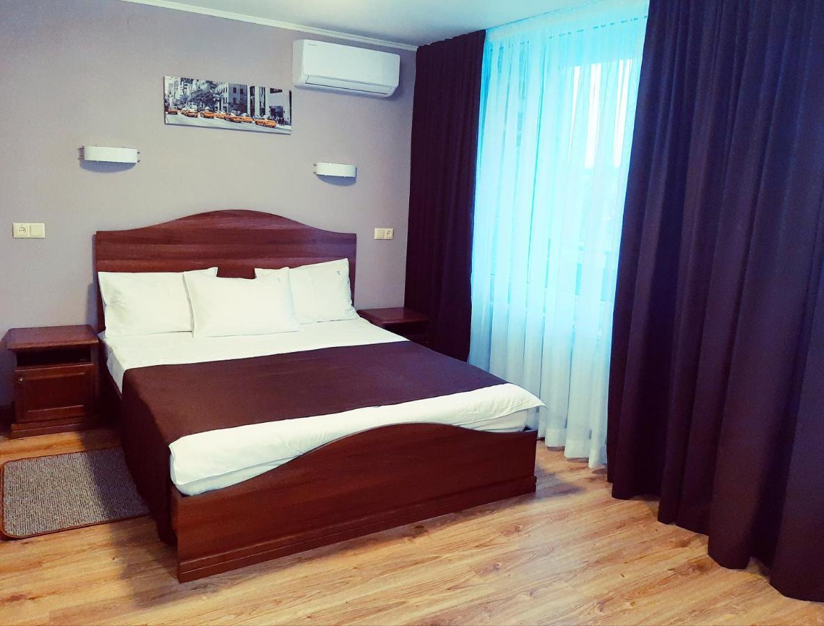 Tourist Hotel Kharkiv Bagian luar foto