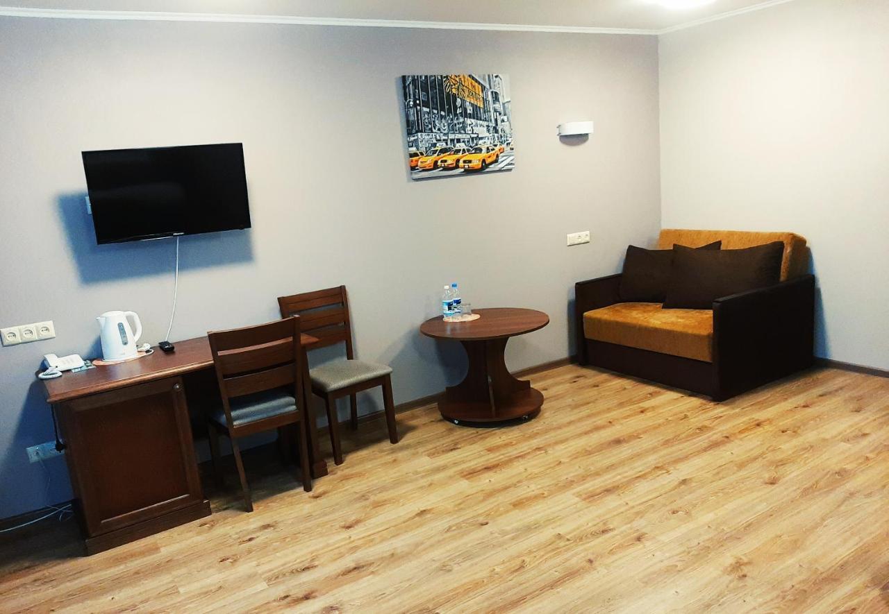 Tourist Hotel Kharkiv Bagian luar foto