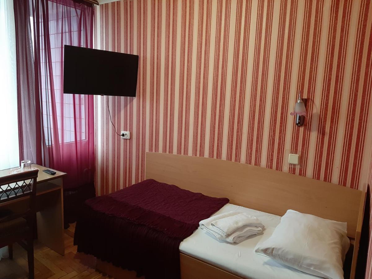 Tourist Hotel Kharkiv Bagian luar foto