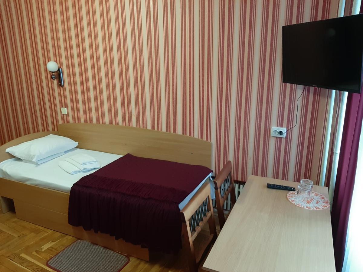 Tourist Hotel Kharkiv Bagian luar foto