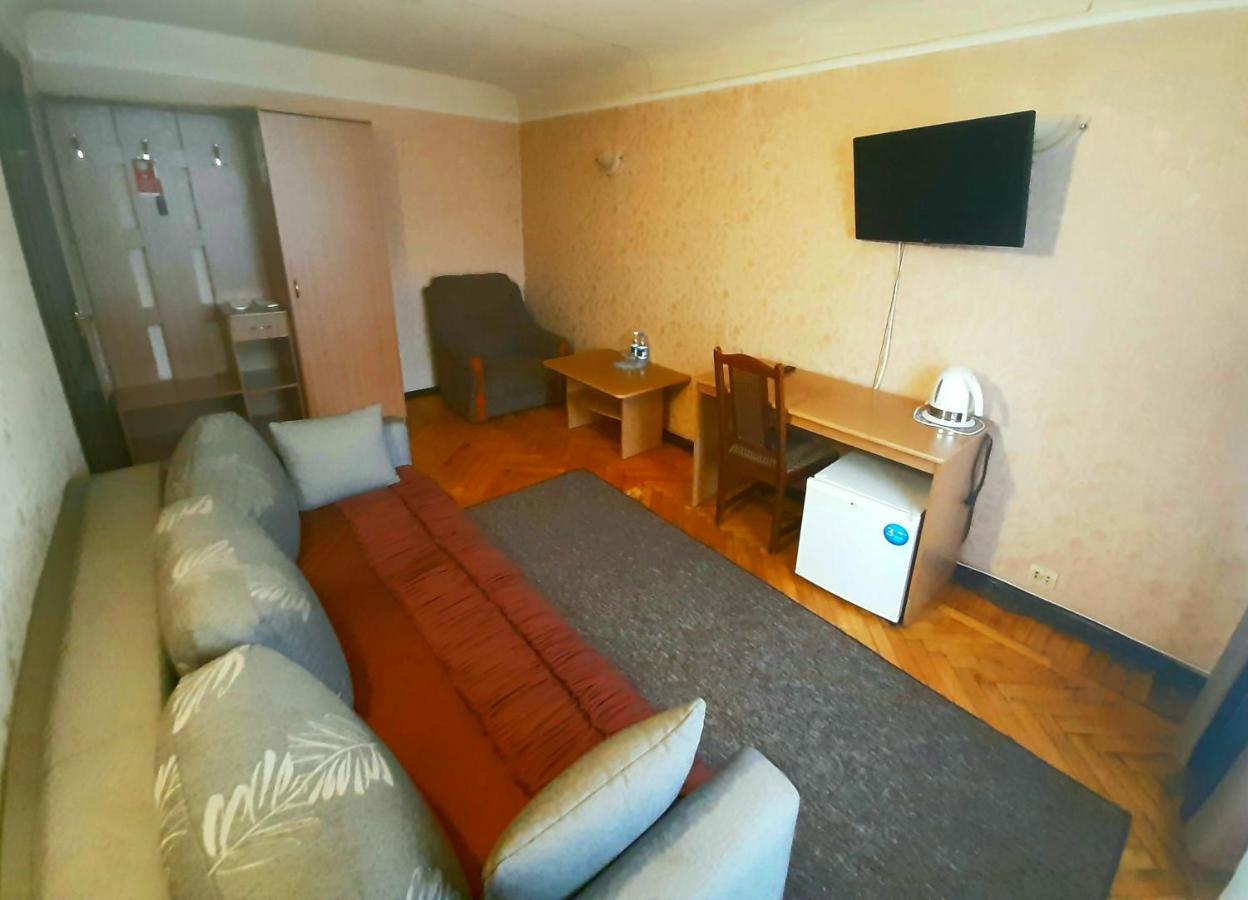 Tourist Hotel Kharkiv Bagian luar foto