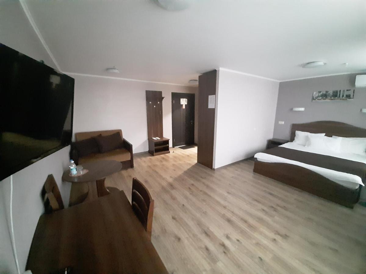 Tourist Hotel Kharkiv Bagian luar foto