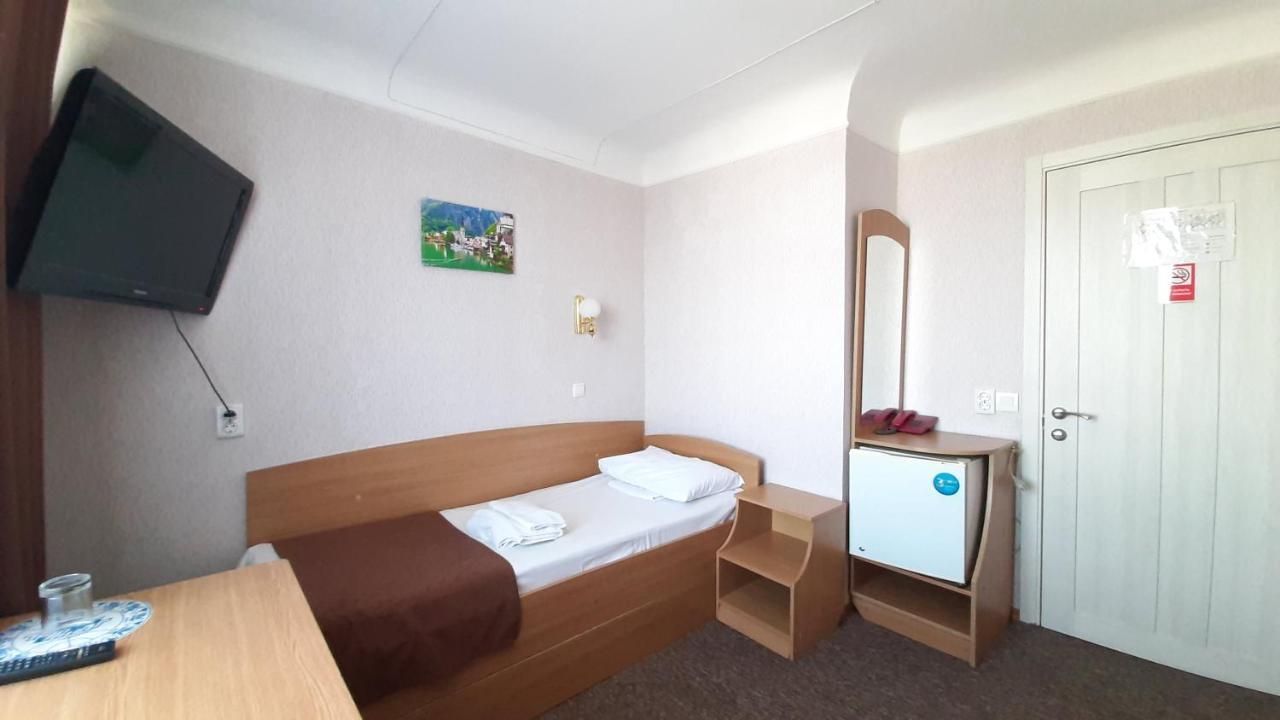 Tourist Hotel Kharkiv Bagian luar foto