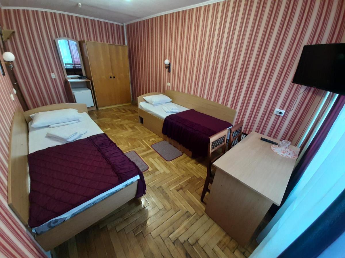Tourist Hotel Kharkiv Bagian luar foto