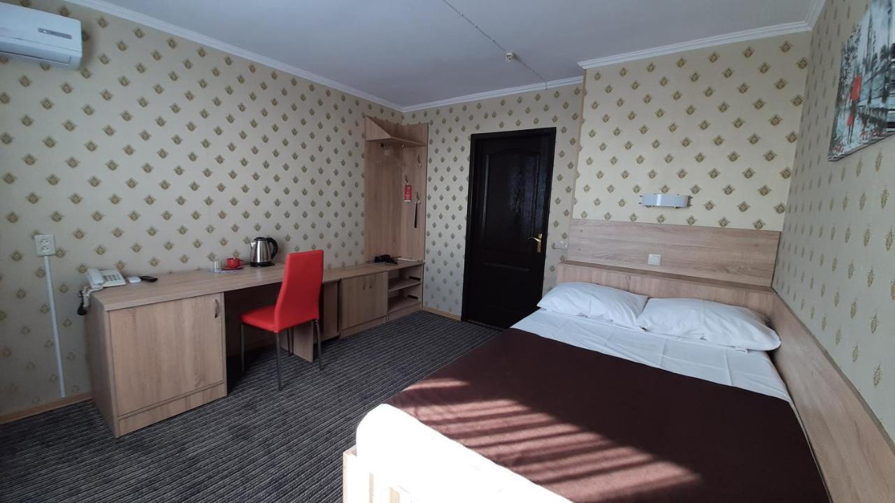 Tourist Hotel Kharkiv Bagian luar foto