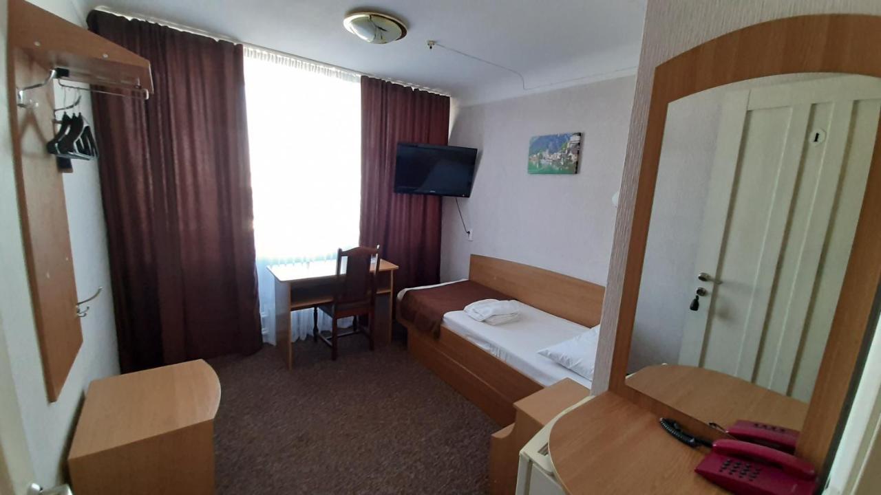 Tourist Hotel Kharkiv Bagian luar foto