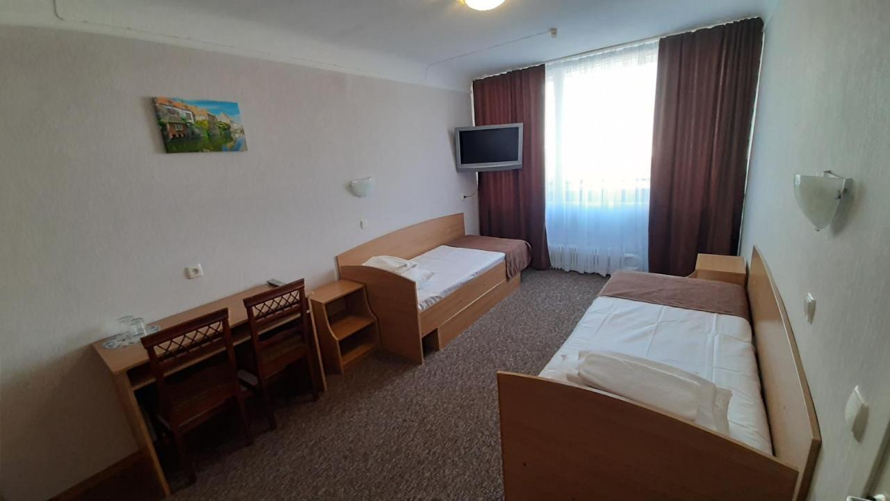 Tourist Hotel Kharkiv Bagian luar foto