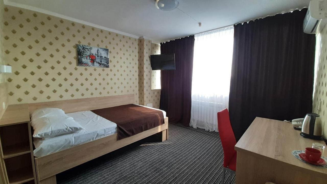 Tourist Hotel Kharkiv Bagian luar foto